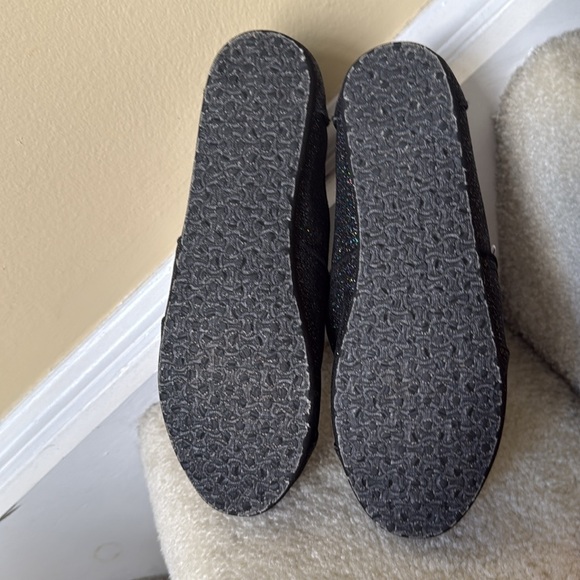 TOMS like new youth glitter flat shoe - Picture 2 of 4